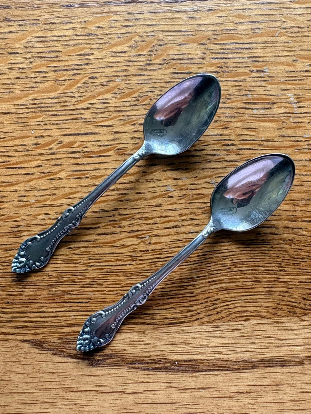 WM. A. Rogers A1 Vintage 1960’s? Stainless Decorative 4.5” Spoons - Set of 2